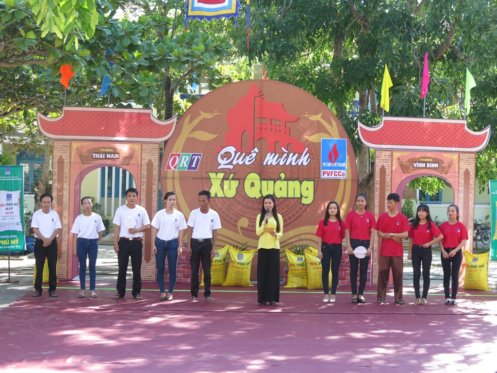 Hai đội chơi là thôn Thái Nam và Vĩnh Bình (xã Tam Thăng, Tam Kỳ) tham dự gameshow