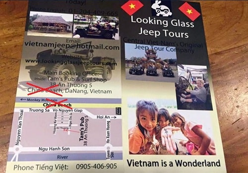 Tấm poster xuyên tạc biển Đông của Việt Nam thành China Beach.