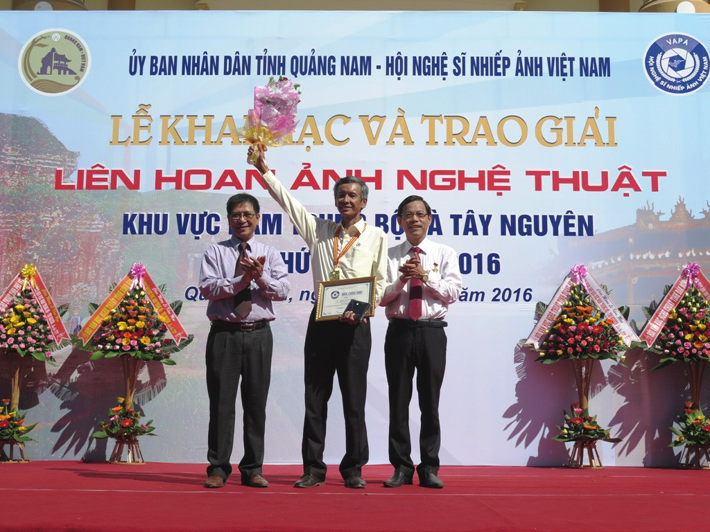 tác giả Nguyễn Đăng Đệ (Đà Nẵng) giành Huy chương Vàng tại Liên hoan