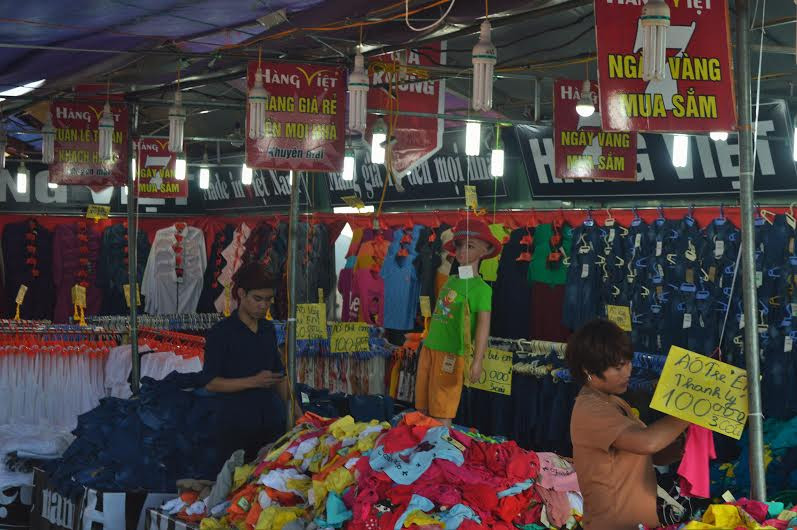  Sản phẩm bày bán tại hội chợ đều là hàng nội địa để khuyến khích người Việt dùng hàng Việt.