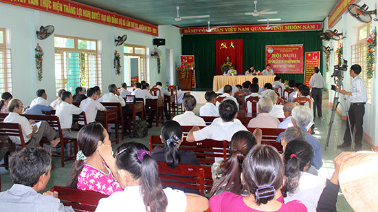 Đông đảo cử tri đến buổi tiếp xúc cử tri của đại biểu HĐND tỉnh.