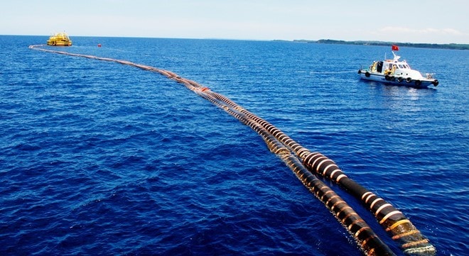 Blue Whale gas fields off the coast near the Dung Quat Economic Zone (Quang Ngai). Photo: Minh Hoang. (Source: http://news.zing.vn/)