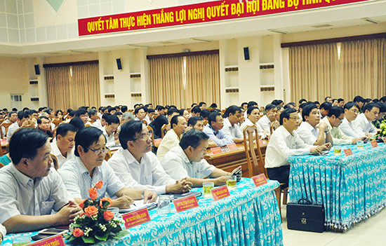 Các đồng chí lãnh đạo chủ chốt của tỉnh tham dự hội nghị.