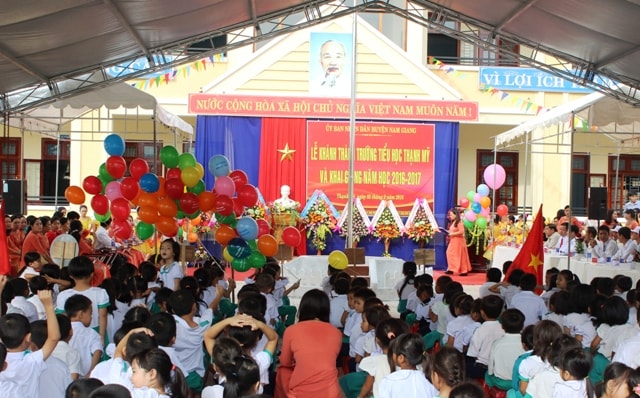 Quang cảnh lễ khánh thành trường mới đúng dịp lễ khai giảng. Ảnh: Bích Liễu