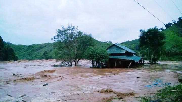 Nước tràn vào nhà dân. (Ảnh do người dân cung cấp)