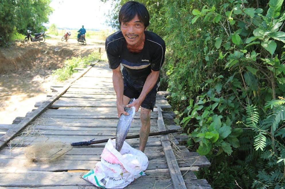 Nhiều lạ cá mà theo người dân lần đầu tiên xuất hiện ở sông La Thọ. Ảnh: Khương Mỹ