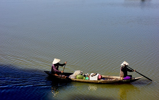 Sông Tam Kỳ chảy qua làng Hương Trà. Ảnh: PHƯƠNG THẢO