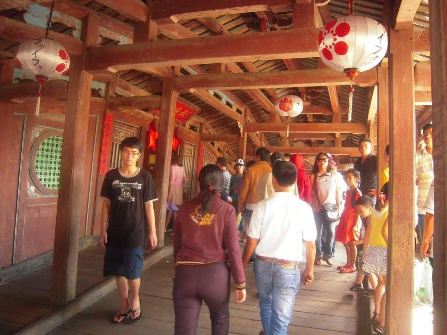 Japanese Bridge is crowded with visitors.