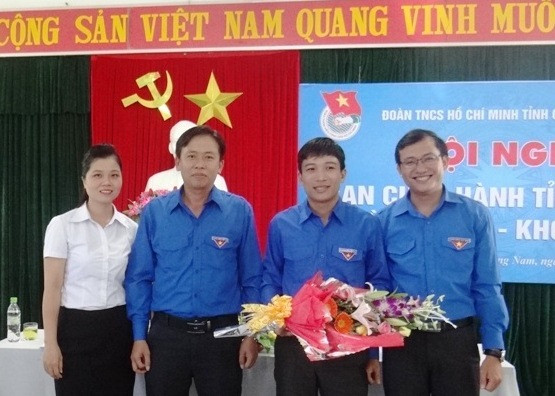 Tân Phó Bí thư Tỉnh đoàn Nguyễn Xuân Đức (đứng thứ 2 từ phải sang). Ảnh: L.H