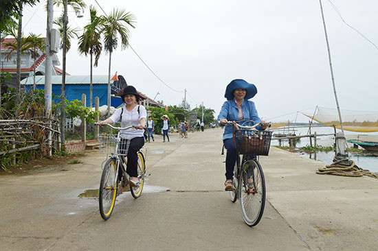 Người dân Trà Nhiêu vẫn chưa được hưởng lợi từ mô hình làng du lịch cộng đồng. Ảnh: VĨNH LỘC