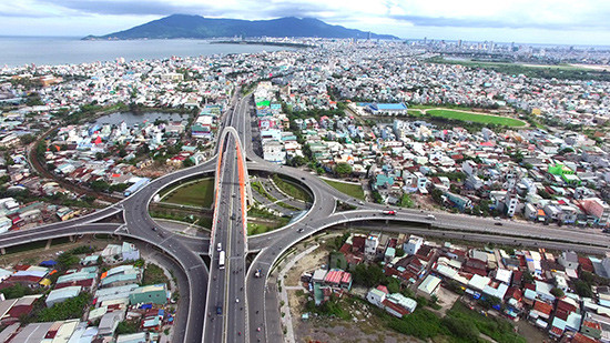 Hạ tầng Đà Nẵng được xây dựng nhanh chóng thúc đẩy thành phố phát triển. Trong ảnh: Khu cầu vượt Ngã Ba Huế.