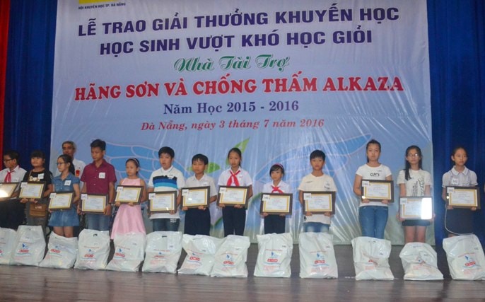 Sau 25 năm phát triển, hội khuyến học thành phố Đà Nẵng đã vận động được khoảng 150 tỉ đồng để giúp đỡ cho hàng vạn học sinh, sinh viên.