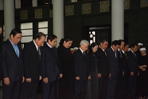 Đoàn Ban Chấp hành Trung ương Đảng do Tổng Bí thư Nguyễn Phú Trọng làm Trưởng đoàn viếng ông Trương Quang Được (Ảnh: Duy Linh)