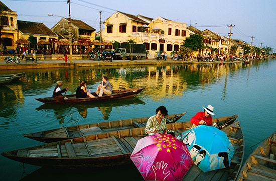 Du lịch Quảng Nam cần nhiều sản phẩm du lịch và sản phẩm lưu niệm đặc trưng để lại dấu ấn cho du khách. Ảnh: D.L