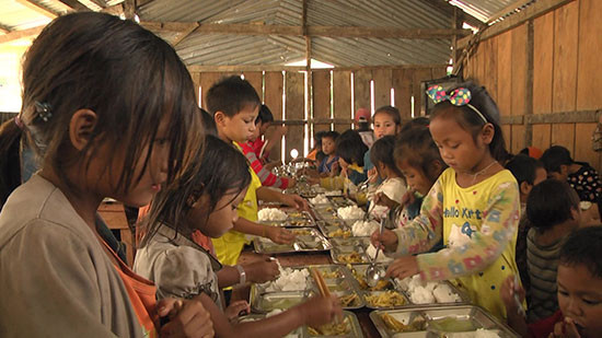 Các trường bán trú tại Nam Trà My vẫn đủ nguồn lương thực cho học sinh trong mùa mưa lũ. Ảnh: N.T