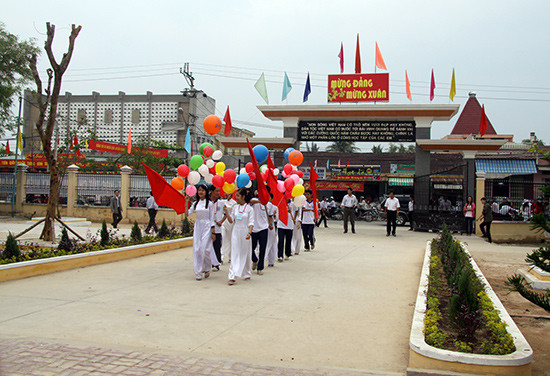 2.Ngày nay, một ngôi trường THPT mang tên chí sĩ Tiểu La tại thị trấn Hà Lam (Thăng Bình)