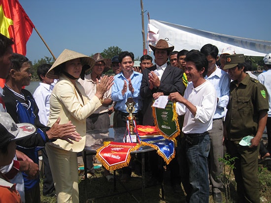 Tổ chức các hoạt động trong ngày đại đoàn kết nhằm thắt chặt tình làng nghĩa xóm. Ảnh: V.P