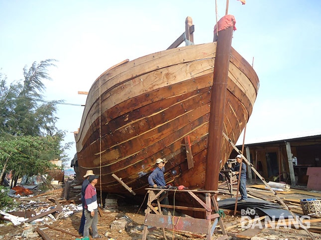 Đóng mới tàu cá công suất lớn. 