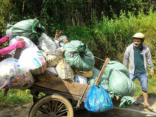 Tổ thu gom rác thải Tiên Sơn hoạt động khá hiệu quả, góp phần bảo vệ môi trường.