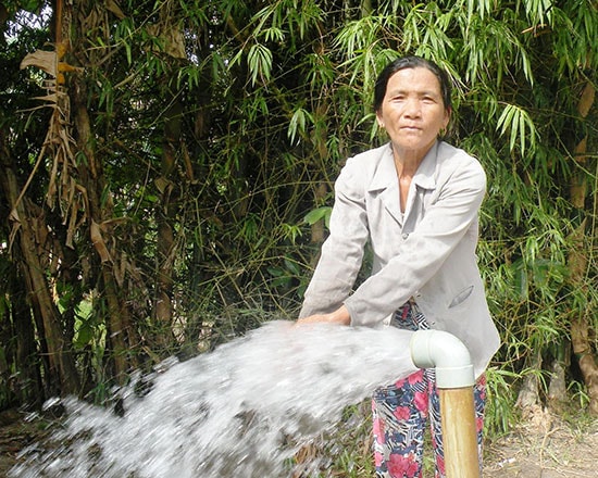 Tại vùng đông Thăng Bình, nhiều hệ thống giếng đóng đã được thi công để cung ứng nước tưới cho cây trồng.Ảnh: TƯ RUỘNG