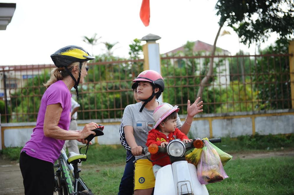 Tìm hiểu đời sống của người dân.