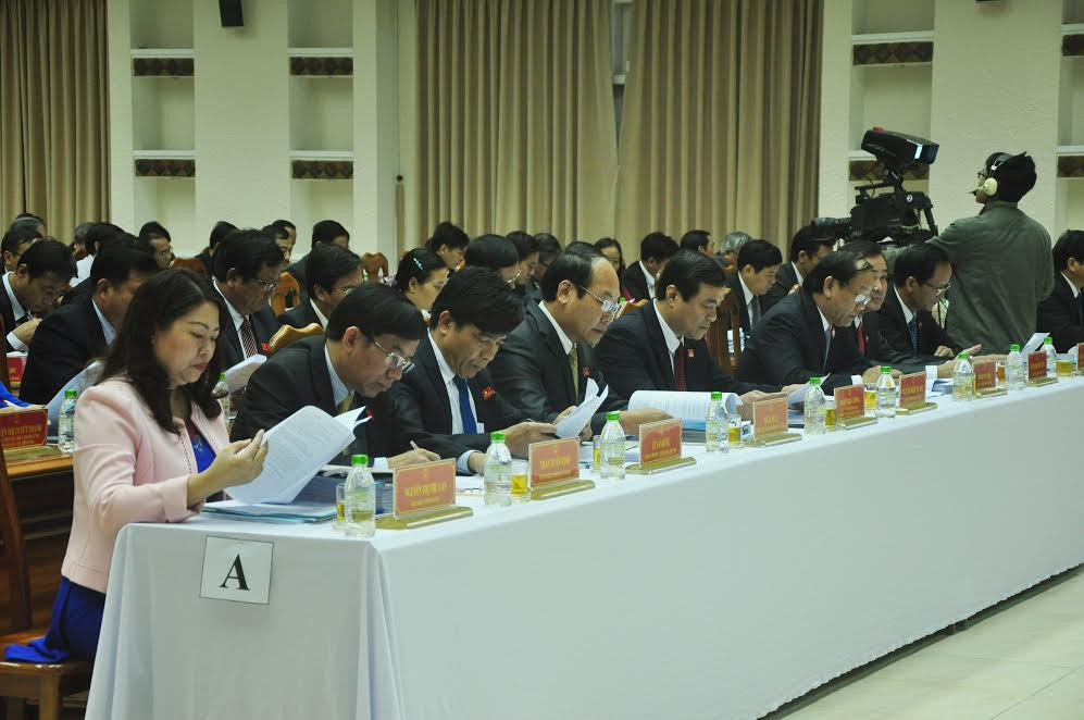Các đại biểu dự Kỳ họp thứ 3, HĐND tỉnh khóa IX.