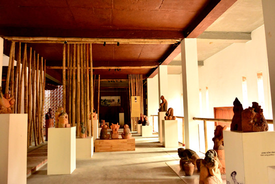 Nơi trưng bày sản phẩm gốm của các làng gốm Việt.
