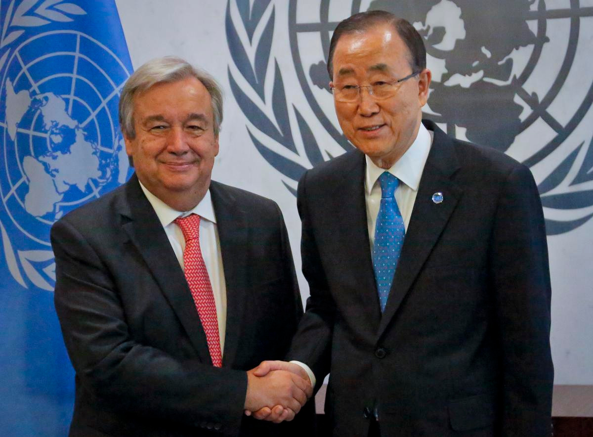 Tân Tổng Thư ký LHQ Antonio Guterres (trái) và người tiền nhiệm Ban Ki-moon. Ảnh: UN