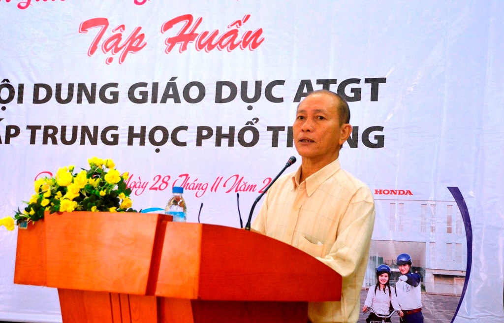 Ông Phạm Đình Ly - Trưởng phòng Giáo dục trung học Sở GD-ĐT cho rằng rất cần thiết trong việc giáo dục ATGT cho cấp THPT. Ảnh: XUÂN THỌ