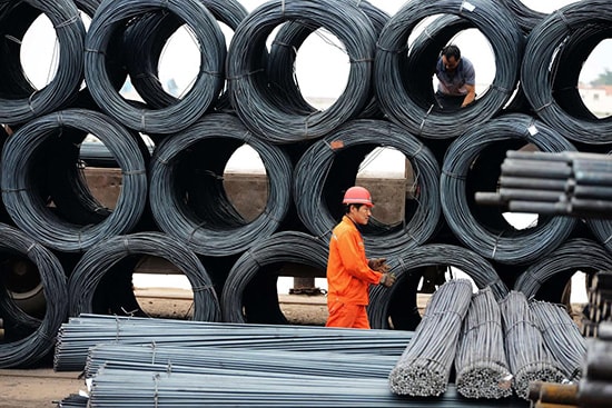 Sản phẩm thép Trung Quốc vào EU bị tăng thuế nhập khẩu. Ảnh: AFP