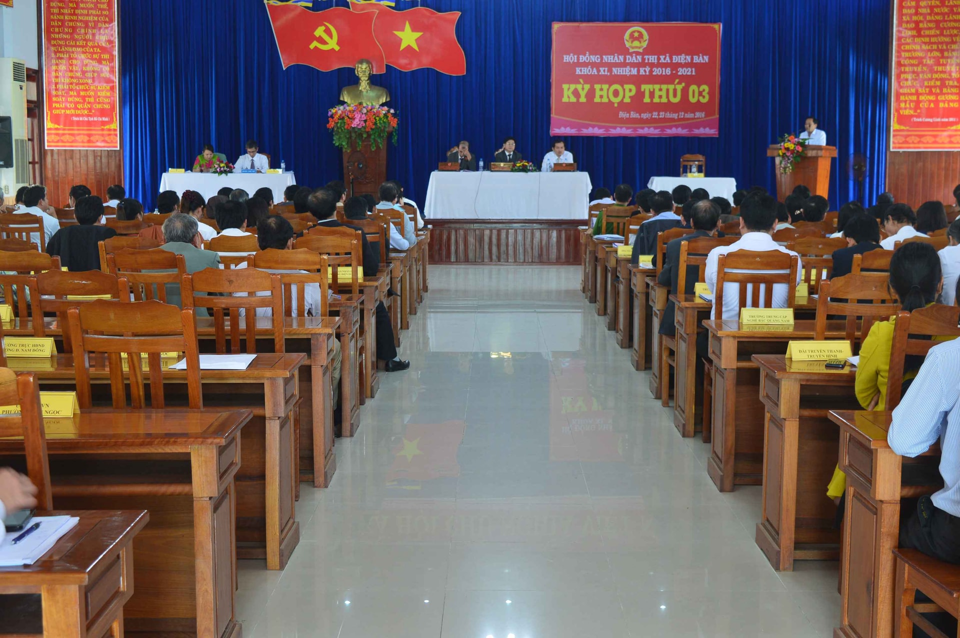 Quang cảnh kì họp. Ảnh: Q.T