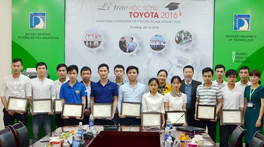 Có 4 sinh viên quê ở Quảng Nam theo học tại Đại học Bách khoa Đà Nẵng nhận được học bổng Toyota 2016. Ảnh: Q.T