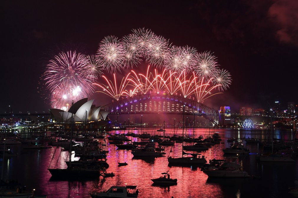 2-Màn pháo hoa mãn nhãn trong đêm giao thừa ở cầu cảng và nhà hát Sydney của Ausstralia
