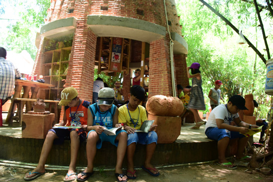 Công viên trở thành nơi tìm hiểu văn hóa gốm và đọc sách của thiếu nhi