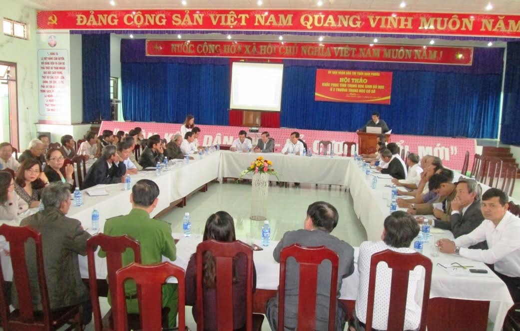 Quang cảnh hội thảo chuyên đề “Ngăn chặn tình trạng học sinh bỏ học giữa chừng” do UBND thị trấn Nam Phước tổ chức hôm 11.1.