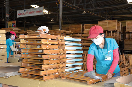 Ngành công nghiệp chế biến gỗ trong tỉnh luôn ổn định thị trường tiêu thụ, đạt doanh thu cao trong xu thế hội nhập.  Ảnh: H.P