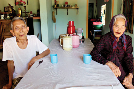 Vợ chồng ông Phan Đình Bản, những người đã có mặt tại Quảng Điền đã 40 năm.