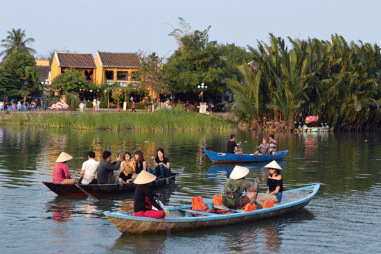 Du lịch văn hóa sinh thái trở thành hướng phát triển chủ đạo của ngành du lịch Quảng Nam 20 năm qua. Ảnh: VĨNH LỘC