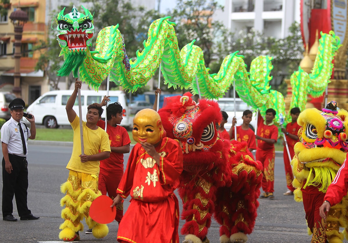 Múa lân rồng rộn rã tại Phnom Penh, Campuchia