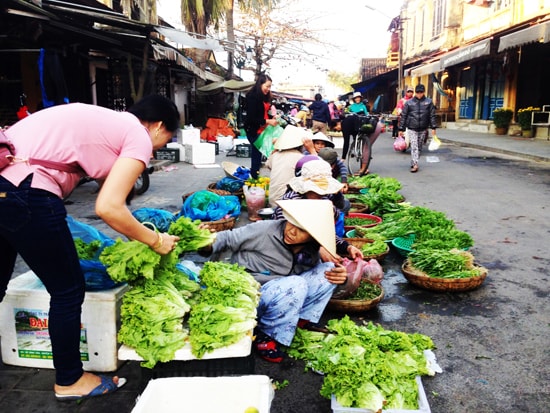 Mặt hàng rau xanh là loại được tiêu thụ mạnh. Ảnh: MINH HẢI