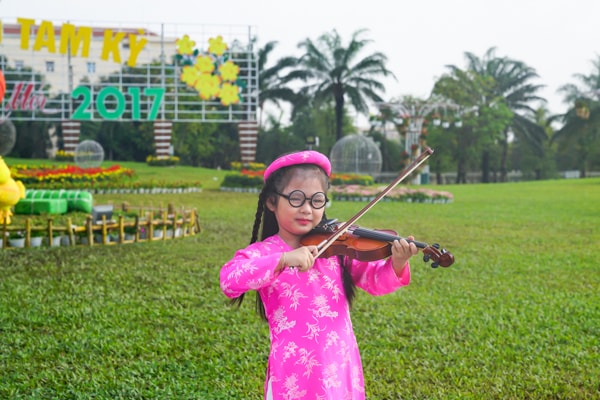 Gia đình nhà Gà sum vầy mang ý nghĩa tết sum vầy và mong một năm mới mưa thuận gió hòa, đầm ấm, no đủ ( hình 4)