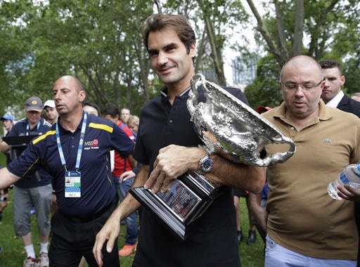 Federer đã tiến hành khoe cúp ở vương Carlton như một hoạt động thường niên vô đối với các nhà vô địch Australian Open