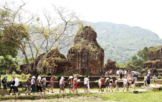Visitors at My Son Sanctuary (Photo by Vu Cong Dien)