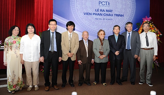 Ra mắt Hội đồng khoa học Viện Phan Châu Trinh. Ảnh: Minh Hải