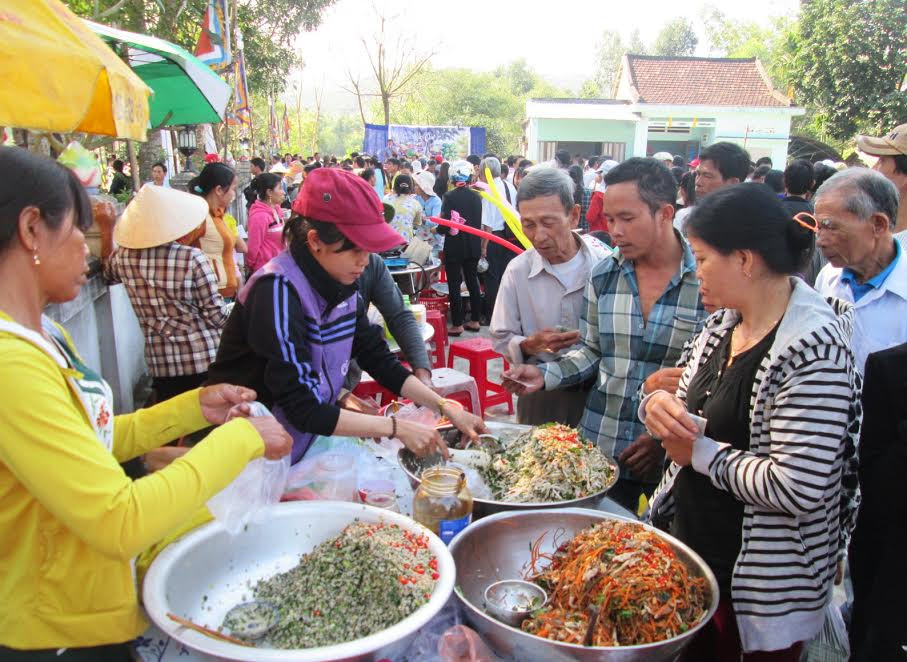 Hội chợ ẩm thực làng quê.