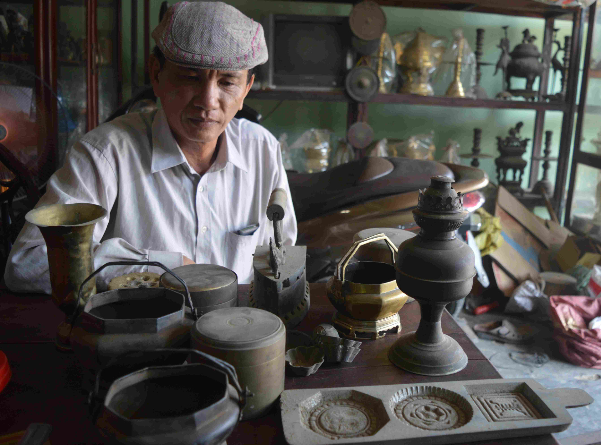 Điện Phương còn lưu giữ nhiều làng nghề truyền thống nức tiếng đơn cử như nghề đúc đồng Phước Kiều. Ảnh: Q.T