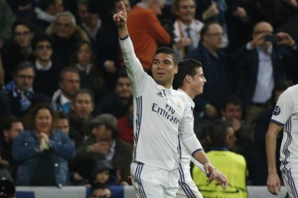 Casemiro lập siêu phẩm vào lưới Napoli