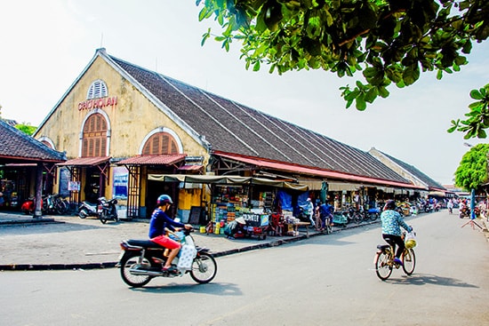 Chợ Hội An. Ảnh: PHƯƠNG THẢO