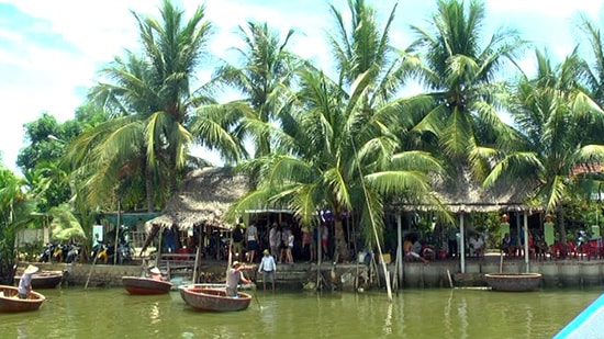 Quản lý giao thông đường thủy ở lưu vực sông vùng giáp ranh vượt quá thẩm quyền của lực lượng công an các địa phương.  