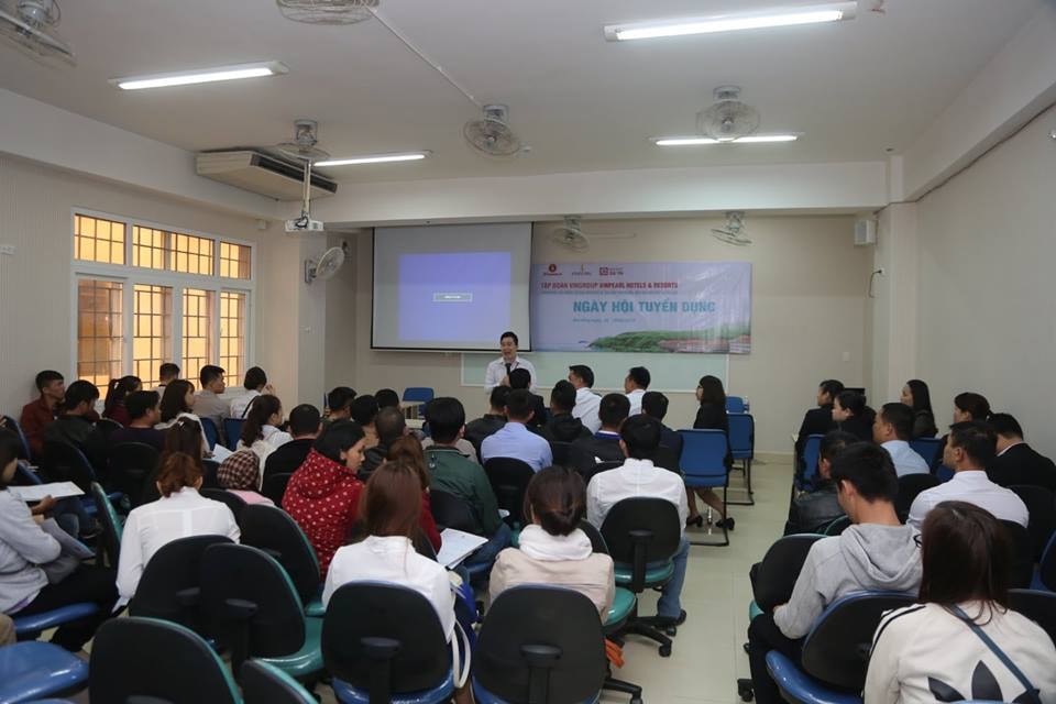 Ngày hội việc làm của Vinpearl được tổ chức tại trường Đại học Duy Tân thu hút hàng trăm ứng viên tham gia. Ảnh: Q.T